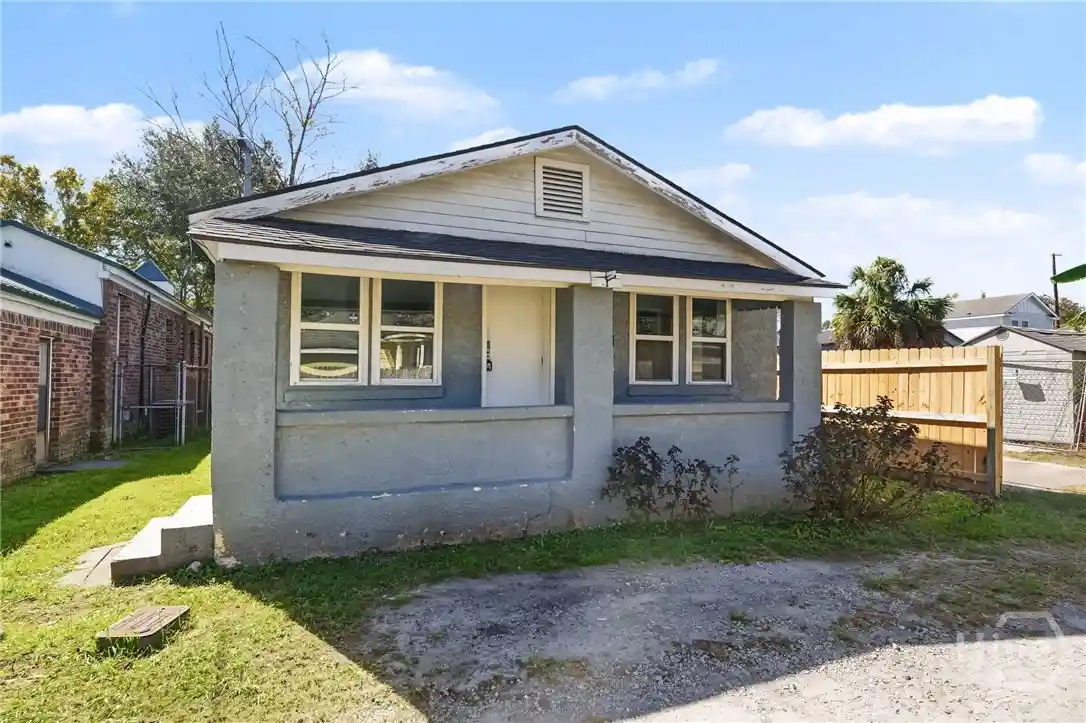 Single family home for sale at 751 E Bolton Ln, Savannah, GA 31401 | MLS# SA367287 | Listing updated on 2026-10-30