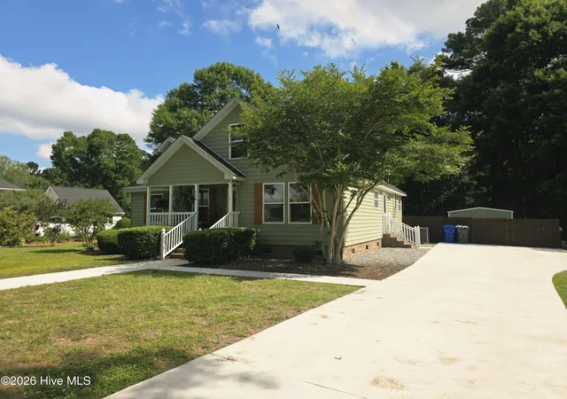 Homes for sale in Lake Waccamaw, NC | 116 Schley Ave, Lake Waccamaw, NC 28450 | MLS# 100575470