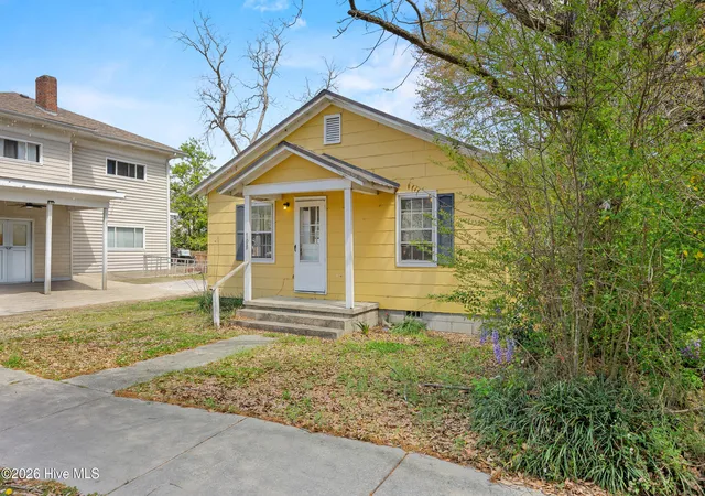 Photo 3 of Single family home for sale at 108 N Dickerson St, Burgaw, NC 28425 | MLS# 100563546 | Listing updated on 2026-08-18