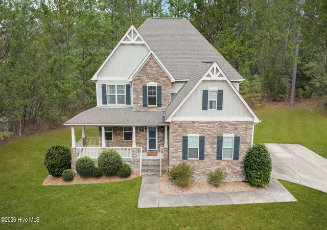 Photo 1 of Single family home for sale at 195 Glenmoor Dr, Southern Pines, NC 28387 | MLS# 100593182 | Listing updated on 2026-08-18