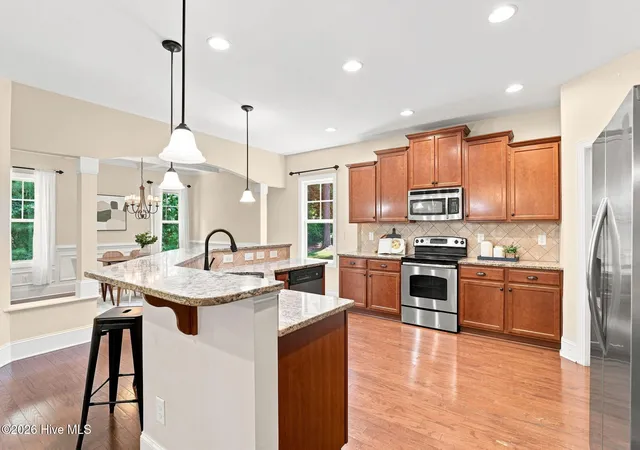 Photo 5 of Single family home for sale at 195 Glenmoor Dr, Southern Pines, NC 28387 | MLS# 100593182 | Listing updated on 2026-08-18