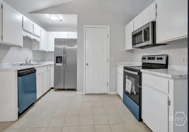 Photo 4 of Single family home for sale at 110 W Kenny Dr, Hinesville, GA 31313 | MLS# SA361296 | Listing updated on 2026-08-28