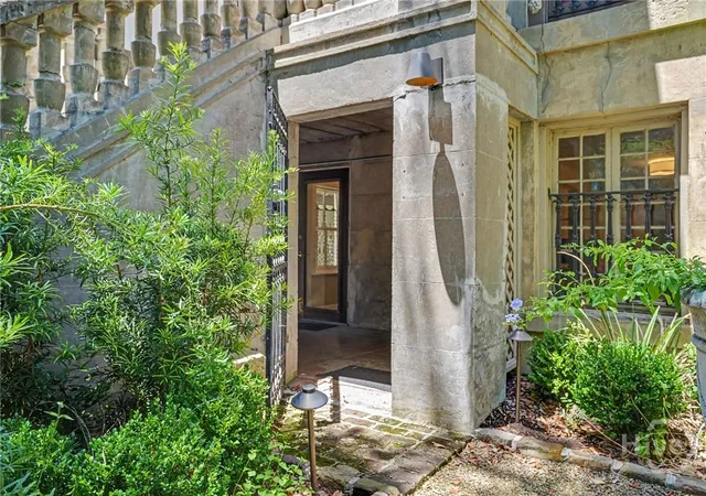 Photo 3 of Single family home for sale at 110 W Gaston St, Savannah, GA 31401 | MLS# SA357378 | Listing updated on 2026-09-09