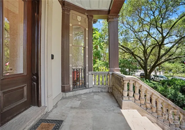 Photo 4 of Single family home for sale at 110 W Gaston St, Savannah, GA 31401 | MLS# SA357378 | Listing updated on 2026-09-09