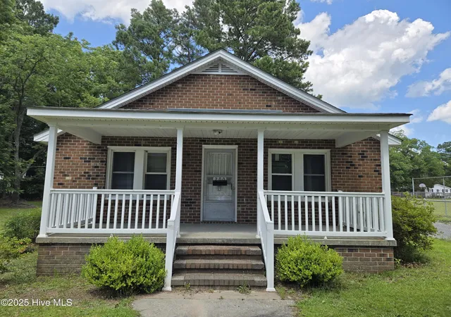 1st image of 200 Martin St, Williamston, NC 27892 | MLS# 100521750