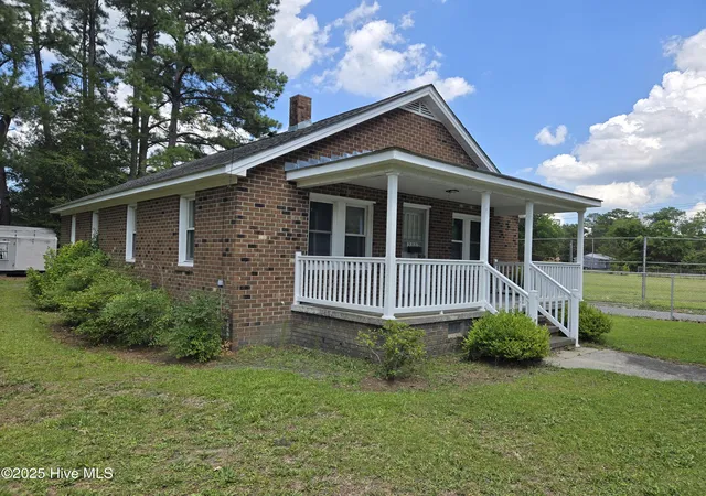 2nd image of 200 Martin St, Williamston, NC 27892 | MLS# 100521750
