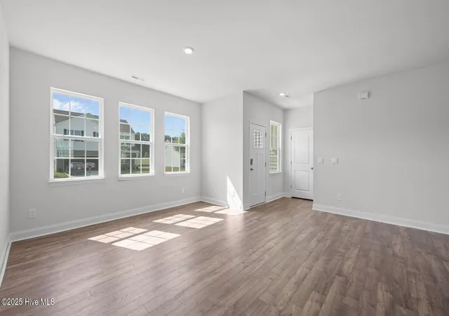 Photo 3 of Single family home for sale at 272 Lake Tyler Dr, New Bern, NC 28560 | MLS# 100588616 | Listing updated on 2026-09-14
