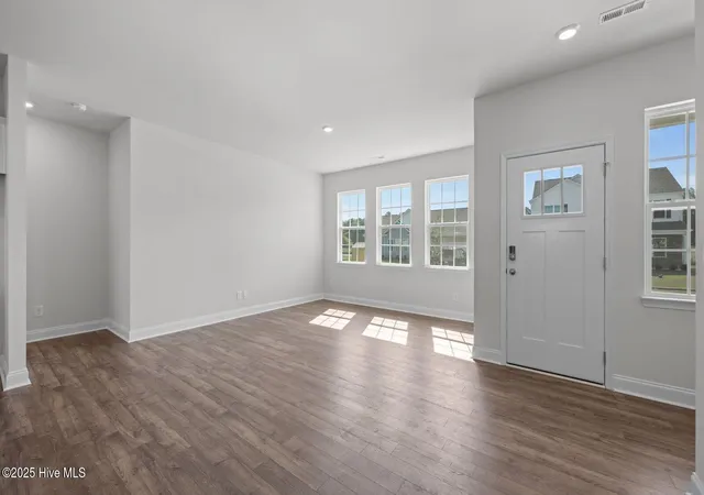 Photo 4 of Single family home for sale at 272 Lake Tyler Dr, New Bern, NC 28560 | MLS# 100588616 | Listing updated on 2026-09-14