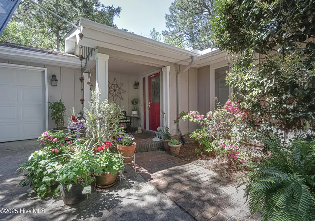 Photo 3 of Single family home for sale at 1 Collett Ln, Pinehurst, NC 28374 | MLS# 100557379 | Listing updated on 2026-09-30