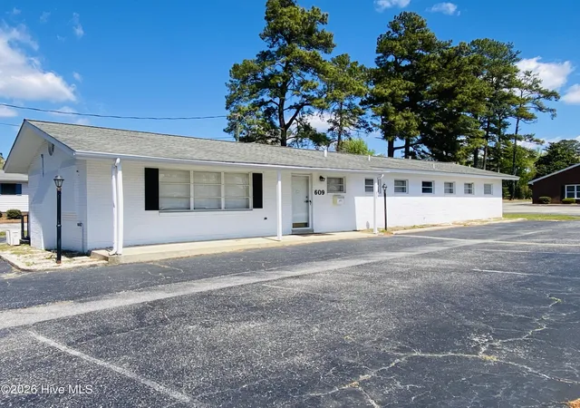 Photo 2 of House for sale at 609 Jefferson St, Whiteville, NC 28472 | MLS# 100563684 | Listing updated on 2026-03-31