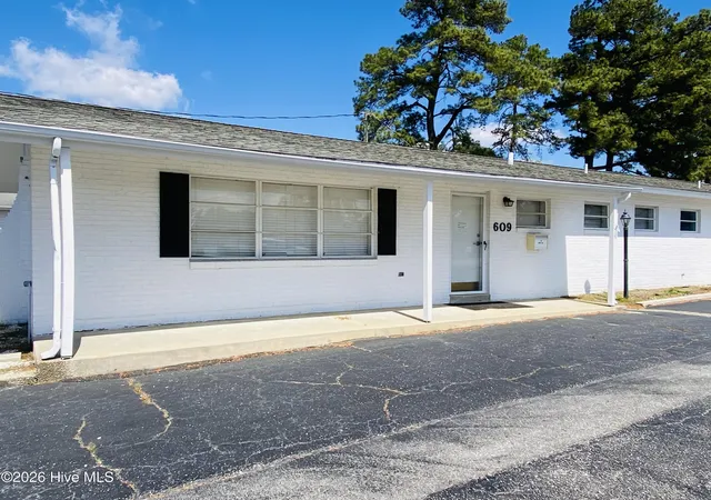Photo 3 of House for sale at 609 Jefferson St, Whiteville, NC 28472 | MLS# 100563684 | Listing updated on 2026-03-31
