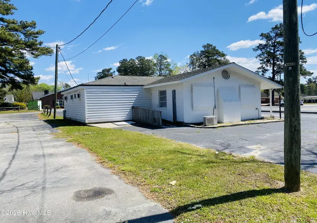 Photo 4 of House for sale at 609 Jefferson St, Whiteville, NC 28472 | MLS# 100563684 | Listing updated on 2026-03-31