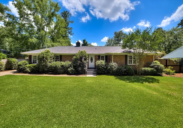 Photo 1 of Single family home for sale at 215 Se Barnard Ave, Aiken, SC 29801 | MLS# 98200385 | Listing updated on 2026-08-18