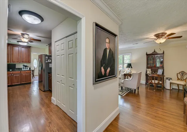 Photo 4 of Single family home for sale at 215 SE Barnard Ave, Aiken, SC 29801 | MLS# 98200385 | Listing updated on 2026-08-18