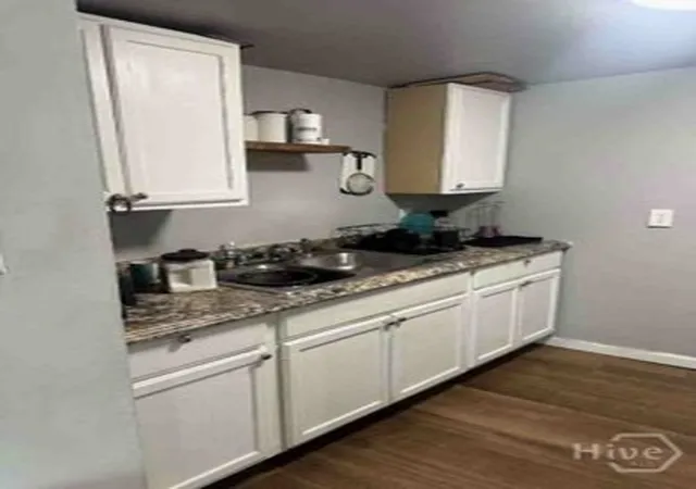 Listing Photo 4 - Condo for sale in building located at 8 Lewis Dr, Savannah, GA 31406