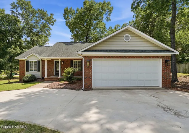 Photo 1 of Single family home for sale at 2 Ash Ct, Pinehurst, NC 28374 | MLS# 100579261 | Listing updated on 2026-09-09