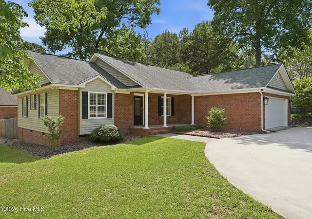 Photo 2 of Single family home for sale at 2 Ash Ct, Pinehurst, NC 28374 | MLS# 100579261 | Listing updated on 2026-09-09