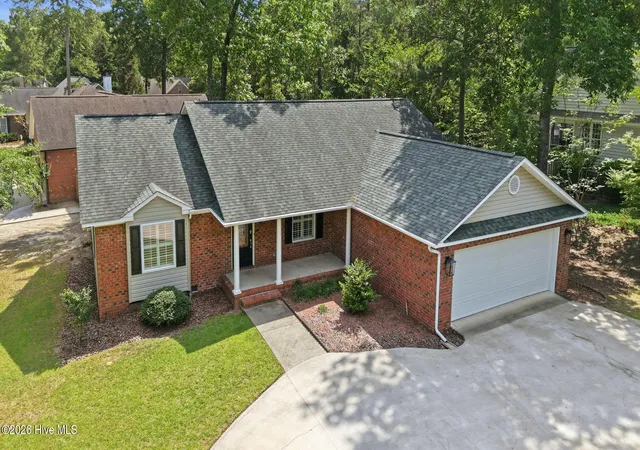 Photo 3 of Single family home for sale at 2 Ash Ct, Pinehurst, NC 28374 | MLS# 100579261 | Listing updated on 2026-09-09