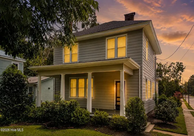 Photo 1 of Single family home for sale at 1101 N Market St, Washington, NC 27889 | MLS# 100587368 | Listing updated on 2026-09-19