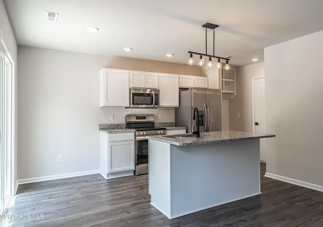 Photo 4 of Single family home for sale at 780 W Illinois Ave, Southern Pines, NC 28387 | MLS# 100594941 | Listing updated on 2026-08-18