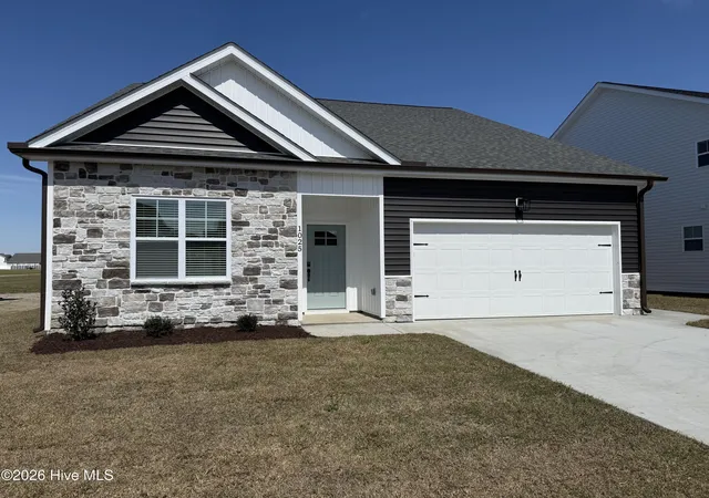 Homes for sale in Ayden, NC | 1025 Seven Iron Dr, Ayden, NC 28513 | MLS# 100516817