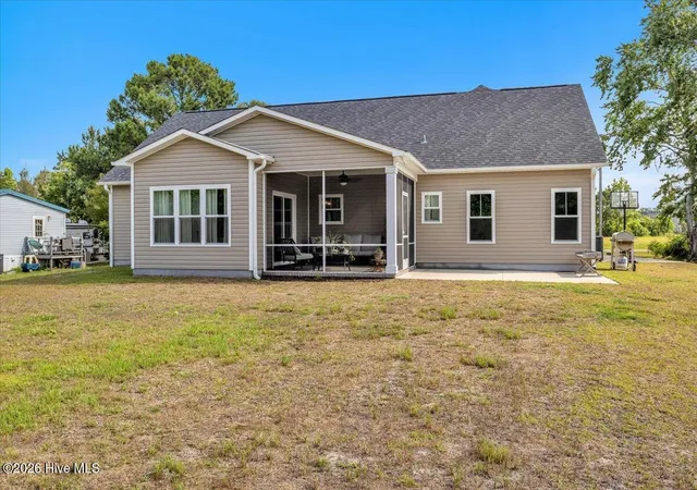 Photo 3 of Single family home for sale at 172 Lea Dr, Hampstead, NC 28443 | MLS# 100575482 | Listing updated on 2026-08-18