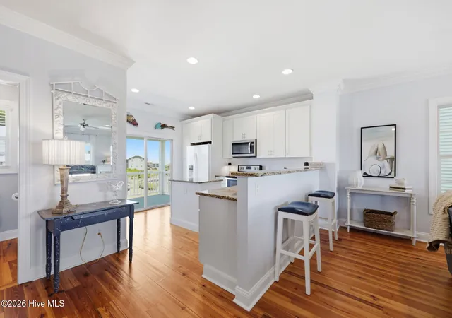4th image of 112 Robin Ave, Atlantic Beach, NC 28512