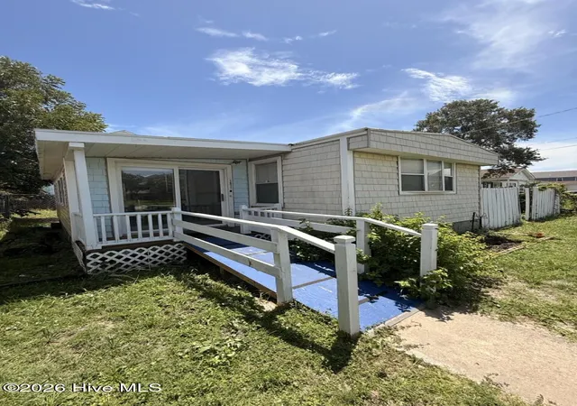 Photo 1 of Manufactured home for sale at 1511 Mackerel Ln, Carolina Beach, NC 28428 | MLS# 100594112 | Listing updated on 2026-08-18