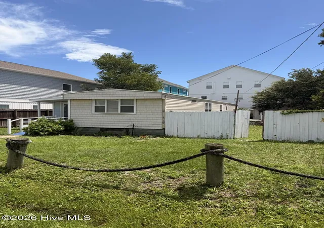 Photo 2 of Manufactured home for sale at 1511 Mackerel Ln, Carolina Beach, NC 28428 | MLS# 100594112 | Listing updated on 2026-08-18
