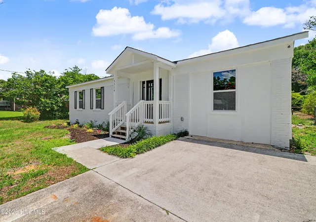 Photo 2 of Single family home for sale at 5314 Autumn Dr, Wilmington, NC 28409 | MLS# 100584146 | Listing updated on 2026-09-08