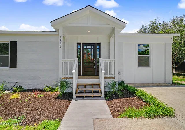 Photo 3 of Single family home for sale at 5314 Autumn Dr, Wilmington, NC 28409 | MLS# 100584146 | Listing updated on 2026-09-08