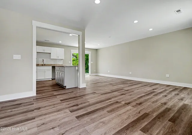 Photo 3 of Single family home for sale at 5314 Autumn Dr, Wilmington, NC 28409 | MLS# 100584146 | Listing updated on 2026-09-08