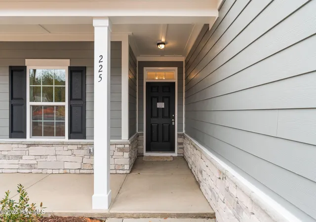 Photo 4 of Single family home for sale at 225 Telluride Ct, Aberdeen, NC 28315 | MLS# 100542485 | Listing updated on 2026-08-18
