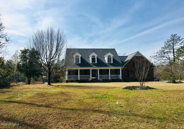 Photo 3 of Single family home for sale at 613 Hughes Rd, Hampstead, NC 28443 | MLS# 100585893 | Listing updated on 2026-08-18