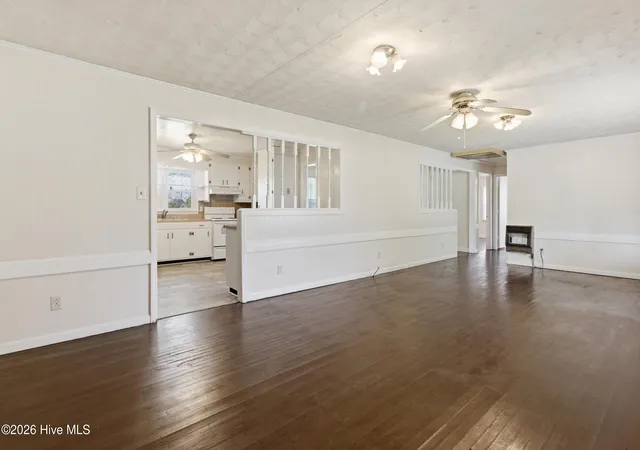 2nd image of 204 Glenburnie Dr, New Bern, NC 28560 | MLS# 100563756