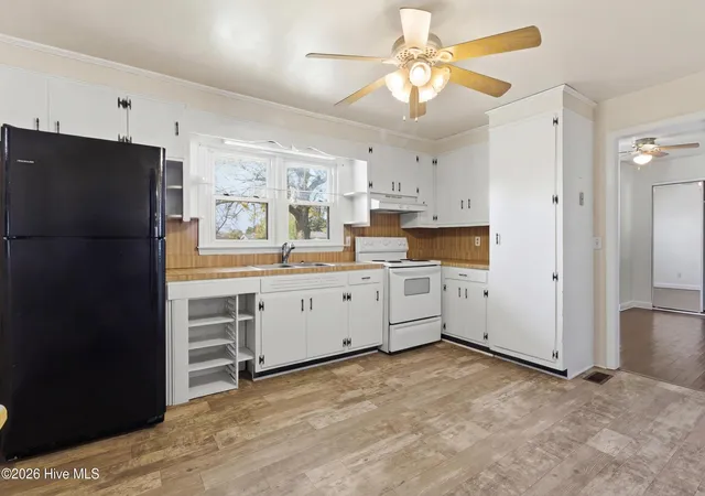 3rd image of 204 Glenburnie Dr, New Bern, NC 28560 | MLS# 100563756
