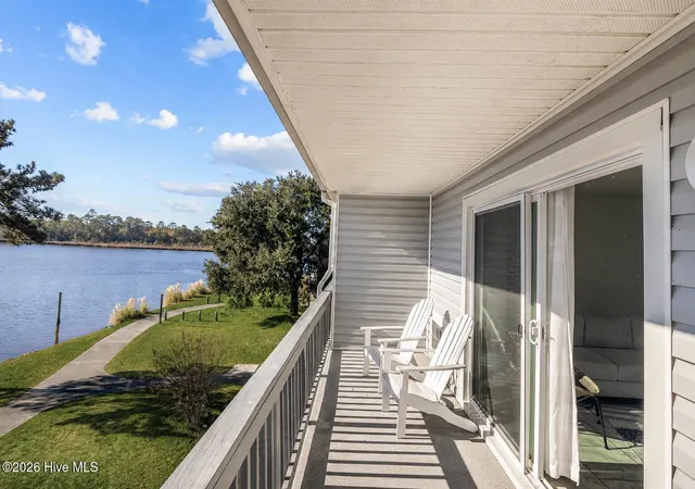Listing Photo 4 - Condo for sale in building located at 2213 Harbourside Dr, New Bern, NC 28560