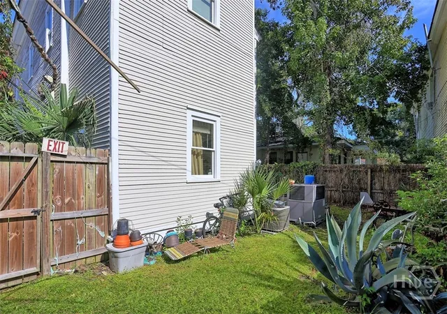 Listing Photo 2 - Condo for sale in building located at 2304 Reynolds St, Savannah, GA 31401 - Unit #