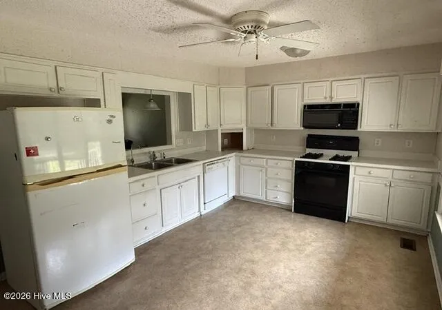 Photo 2 of Single family home for sale at 104 Knollwood Ct, New Bern, NC 28562 | MLS# 100595809 | Listing updated on 2026-10-05