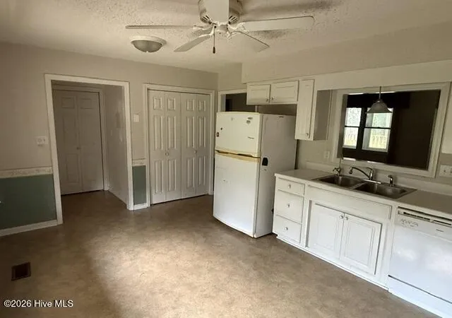 Photo 3 of Single family home for sale at 104 Knollwood Ct, New Bern, NC 28562 | MLS# 100595809 | Listing updated on 2026-10-05