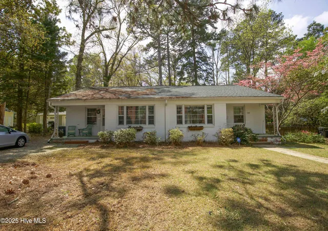 Photo 1 of Single family home for sale at 264 E Indiana Ave, Southern Pines, NC 28387 | MLS# 100498847 | Listing updated on 2026-08-02