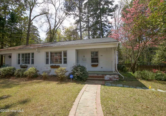 Photo 2 of Single family home for sale at 264 E Indiana Ave, Southern Pines, NC 28387 | MLS# 100498847 | Listing updated on 2026-08-02