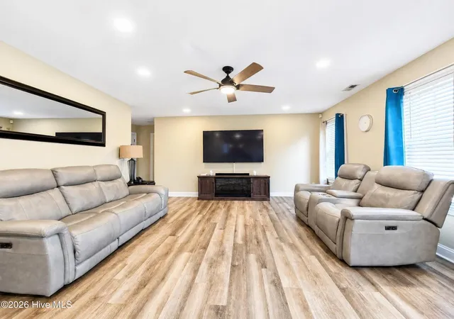 Photo 3 of Single family home for sale at 1660 Cedar Point Cir, Elizabeth City, NC 27909 | MLS# 100590567 | Listing updated on 2026-09-05