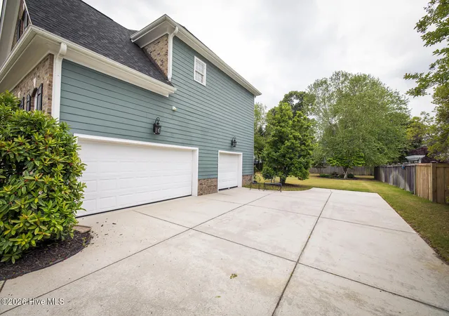 Photo 3 of Single family home for sale at 722 Chablis Way, Wilmington, NC 28411 | MLS# 100579292 | Listing updated on 2026-09-27