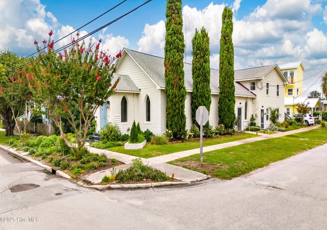 Photo 1 of Single family home for sale at 1300 Evans St, Morehead City, NC 28557 | MLS# 100525950 | Listing updated on 2026-08-18