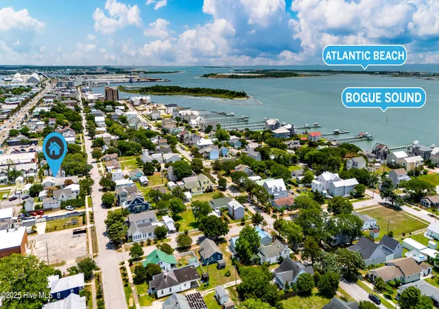 Photo 3 of Single family home for sale at 1300 Evans St, Morehead City, NC 28557 | MLS# 100525950 | Listing updated on 2026-08-18