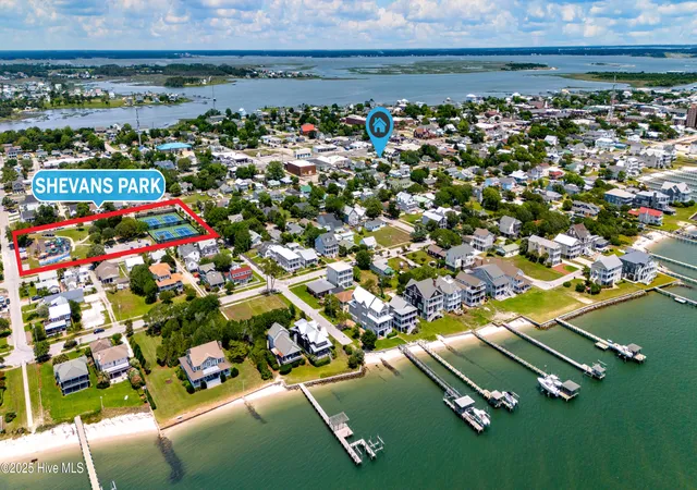 Photo 4 of Single family home for sale at 1300 Evans St, Morehead City, NC 28557 | MLS# 100525950 | Listing updated on 2026-08-18
