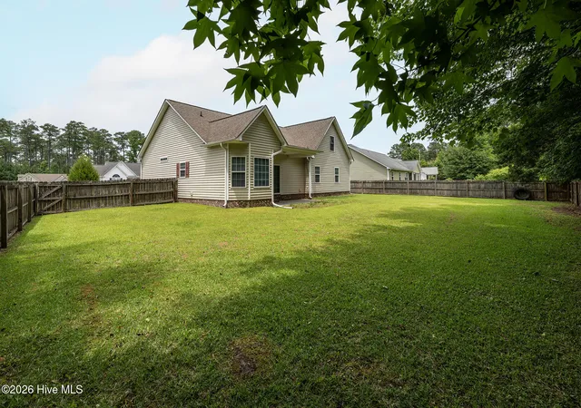 Photo 4 of Single family home for sale at 111 Croatan Woods Dr, New Bern, NC 28562 | MLS# 100580826 | Listing updated on 2026-10-07