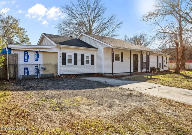 Photo 2 of Single family home for sale at 1004 Springdale Dr, Jacksonville, NC 28540 | MLS# 100545401 | Listing updated on 2026-08-18