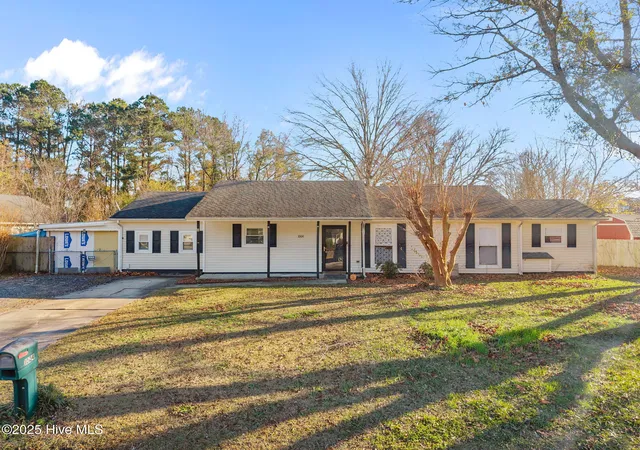 Photo 3 of Single family home for sale at 1004 Springdale Dr, Jacksonville, NC 28540 | MLS# 100545401 | Listing updated on 2026-08-18